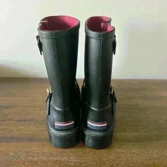 Tommy Hilfiger Rubber Biker Boot with Red Lining- Size 7 - Picture 4 of 8